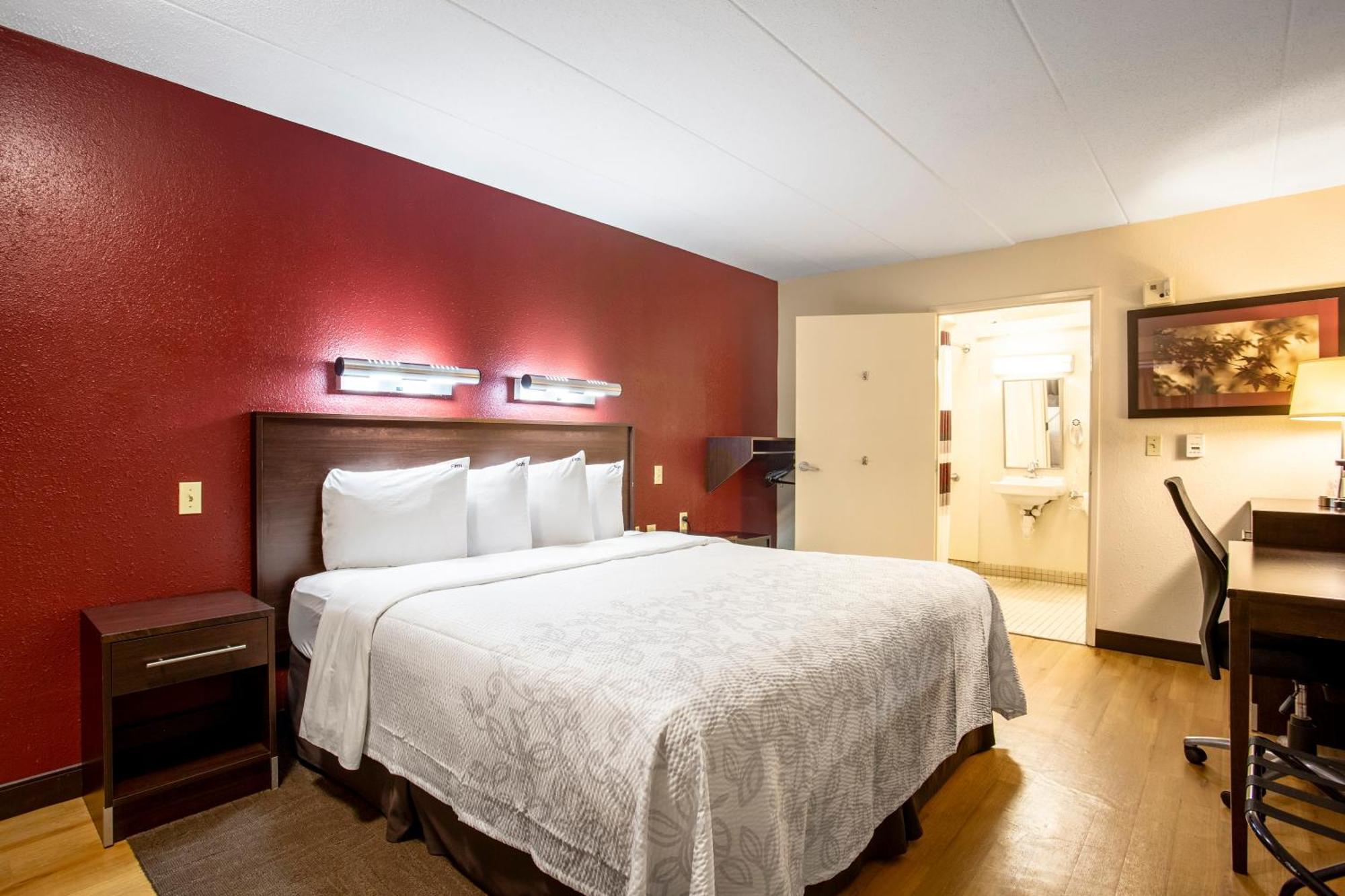 Deluxe King Room Disability Access Smoke