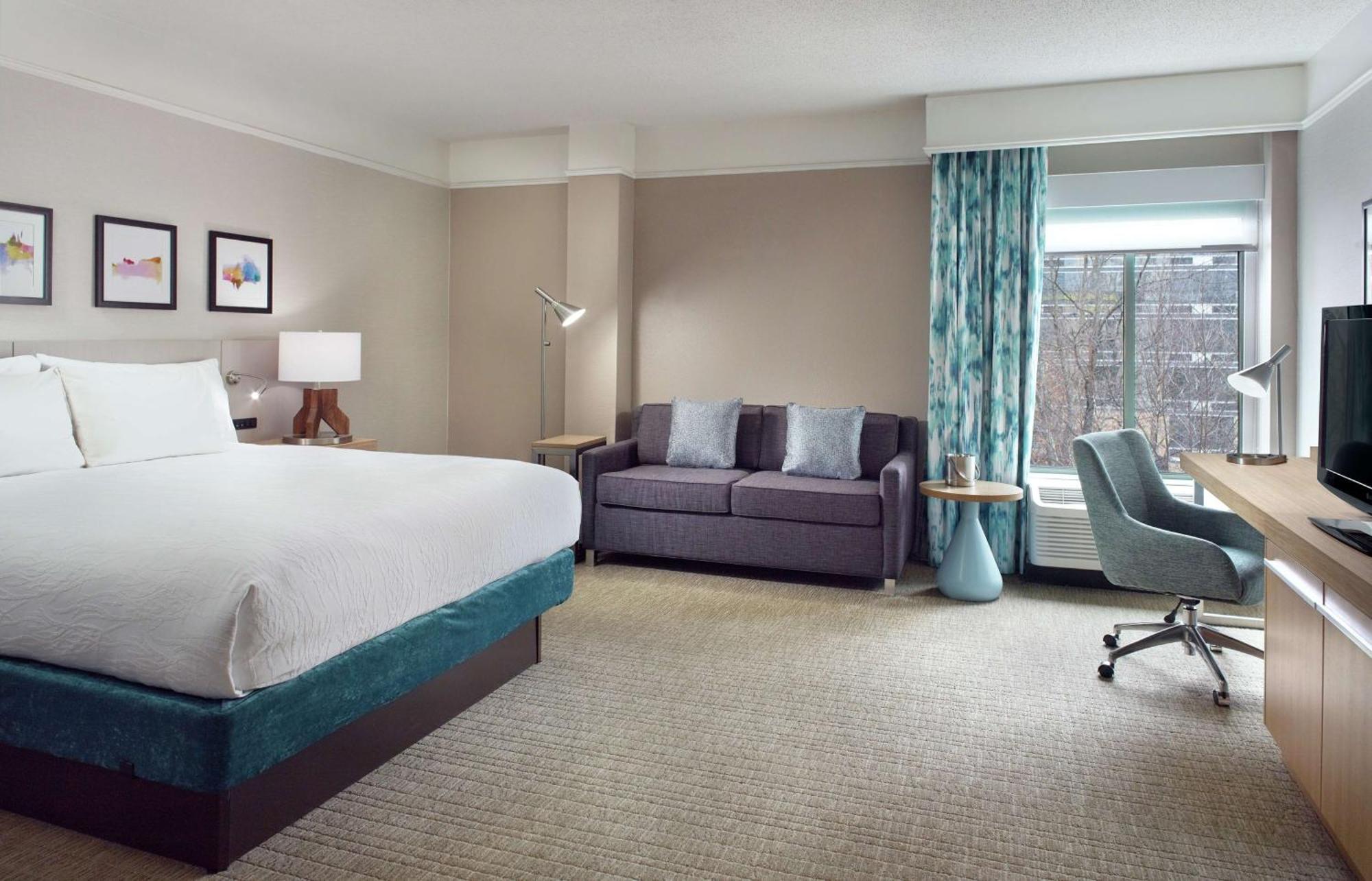 Deluxe King Room Sofa Bed