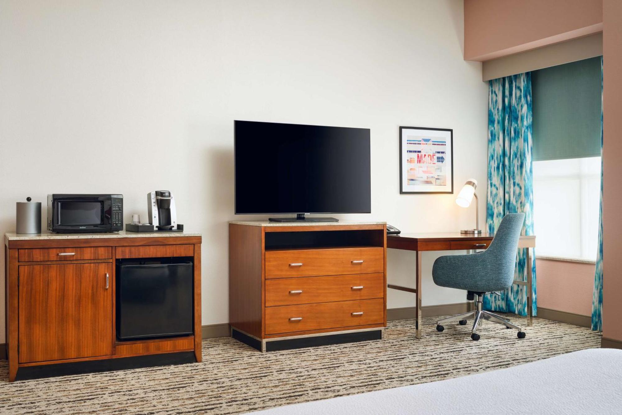 King Room Tub Mobility Hearing Access