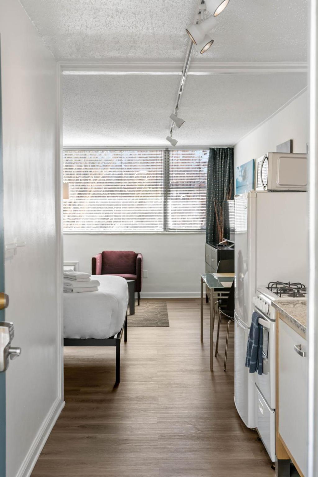 'Cool Classic' Studio Apartment 47 25th St 30309