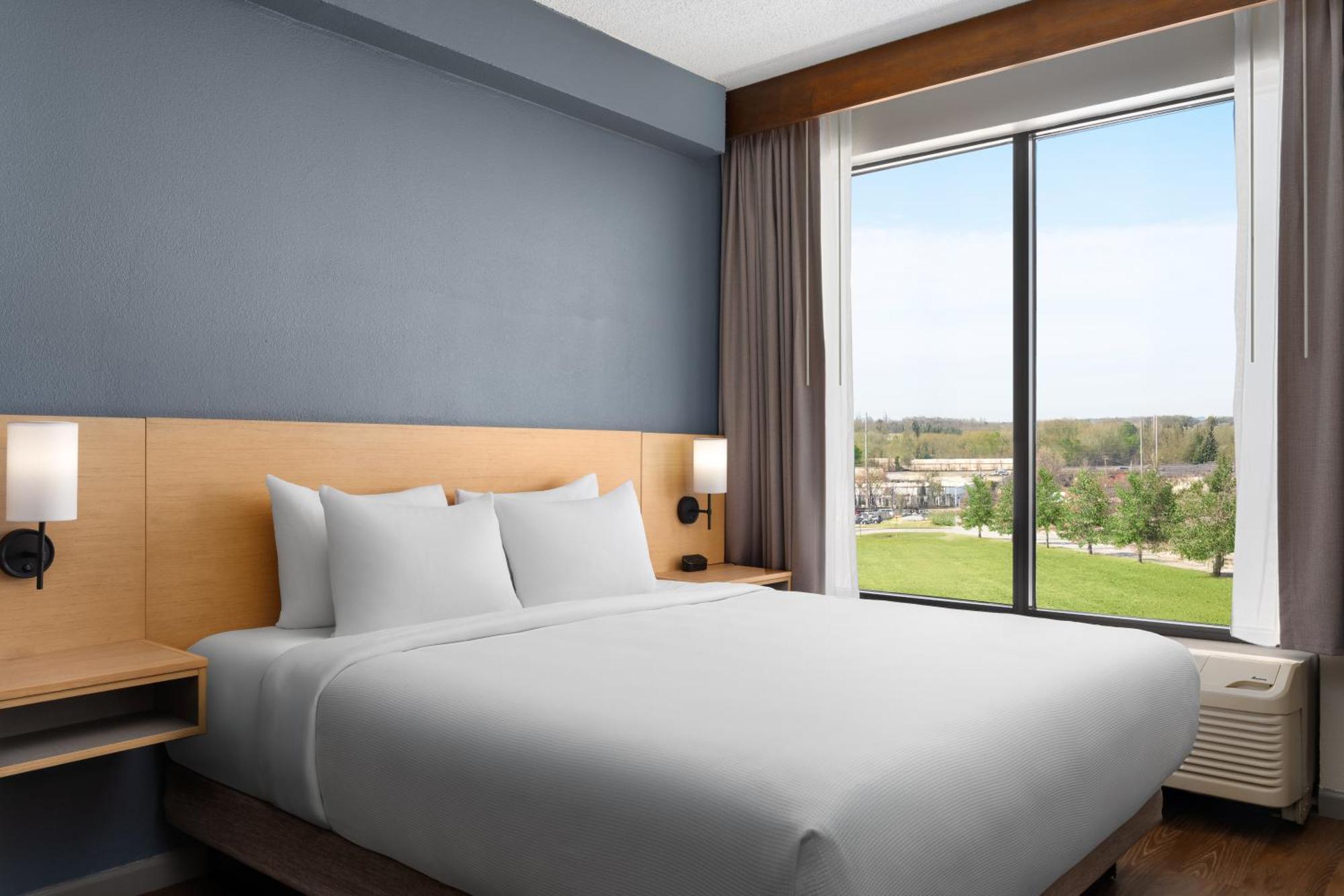 Double Room with Two Double Beds and Sofa bed - High Floor