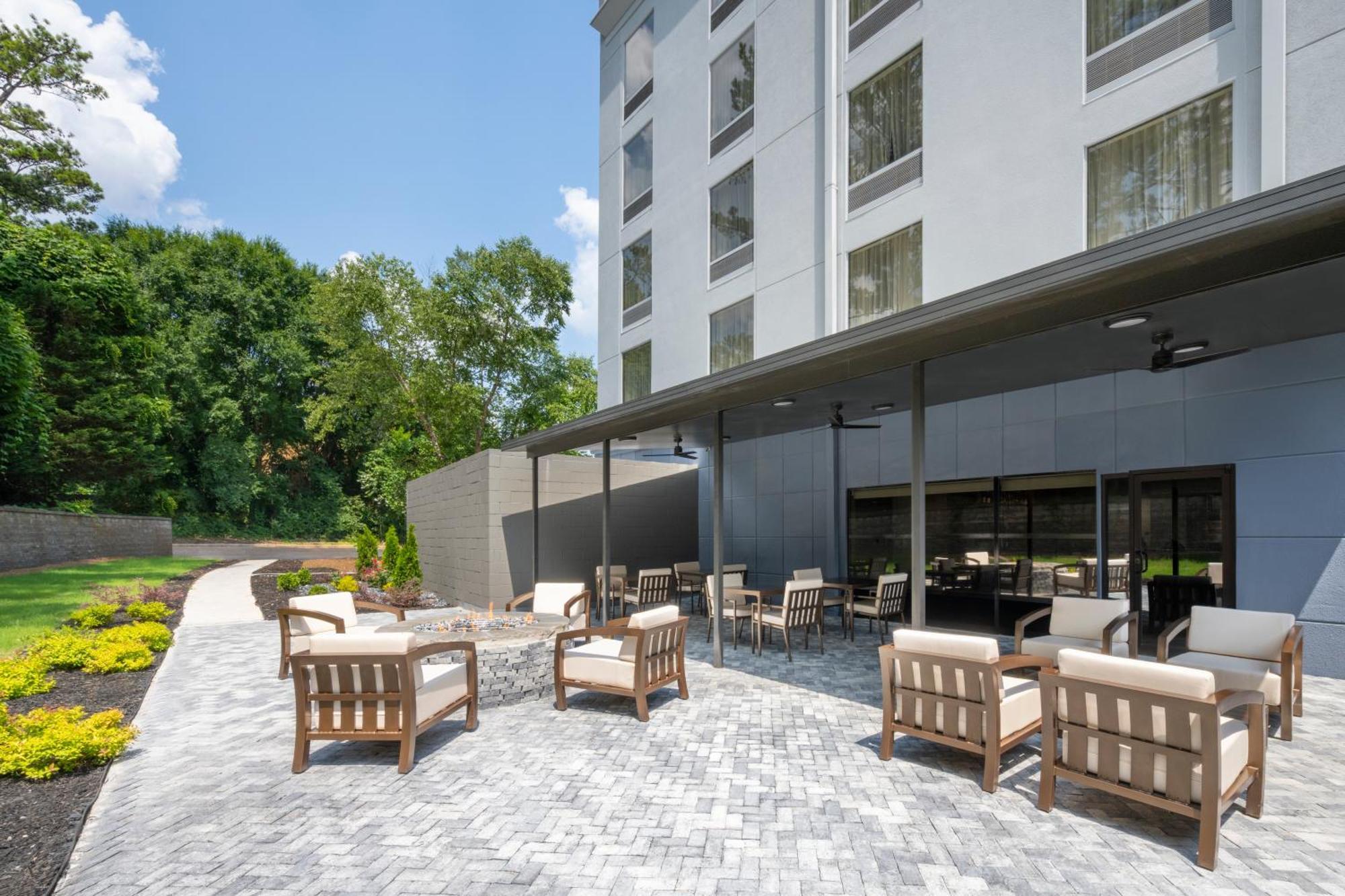 One-Bedroom Executive Queen Suite with Two Queen Beds, Sofa Bed and City View