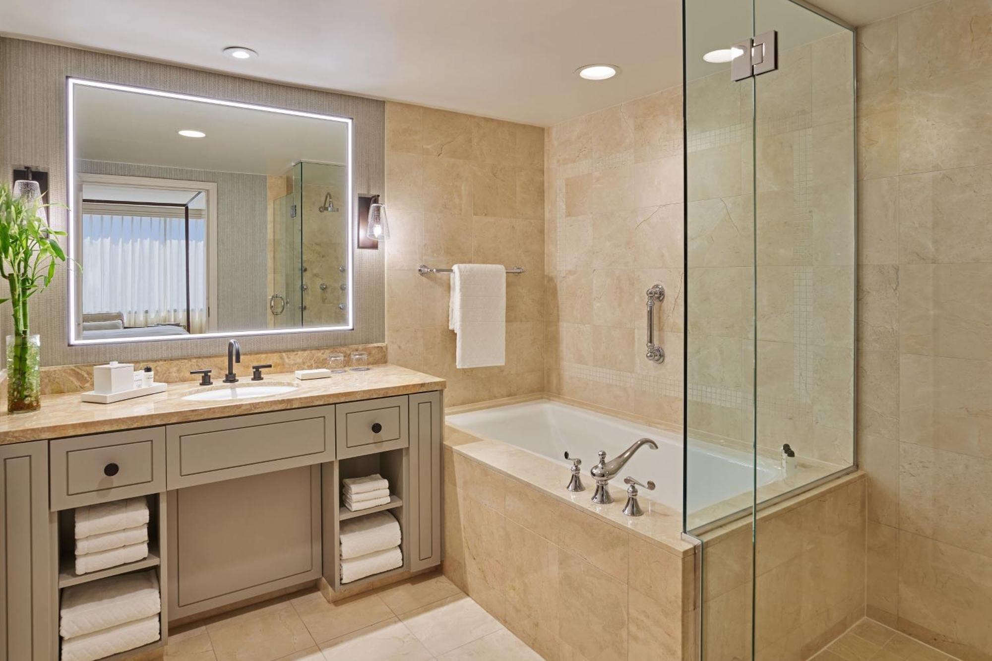 One-Bedroom Presidential King Suite Skyline View,1550124682:JPEG
