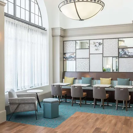 Hampton Inn & Suites Atlanta-Downtown-3