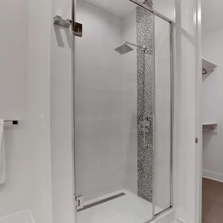 Midtown Luxury Apartment-2